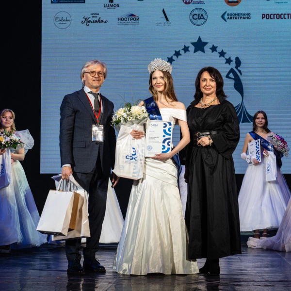Светлана Демьянова вручила корону победительнице конкурса красоты и талантов &quot;Мисс Студенчество 2024&quot;.